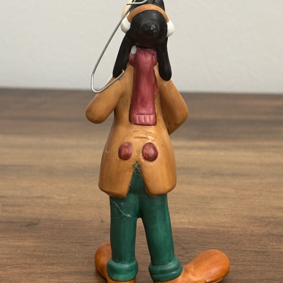 VINTAGE Disney GOOFY CAROLING Christmas Tree Ornament Ceramic Holding Book Sing - Picture 8 of 11